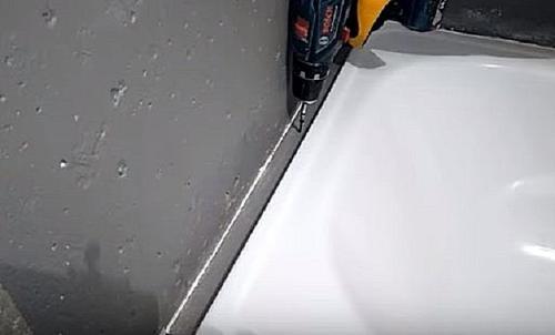 Герметизация ванны по периметру, как выполнить эту работу. Стык плитки и ванны 05 Герметизация ванны по периметру, как выполнить эту работу. Стык плитки и ванны 05