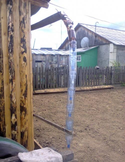Водосток своими руками из бутылок.. Монтаж горизонтальной части водостока