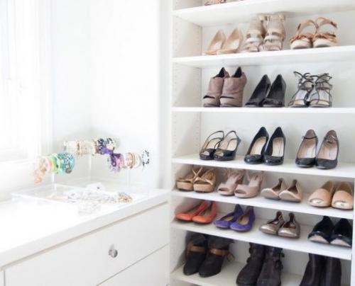 Полки в гардеробную своими руками. Виды полок в гардеробную, советы по выбору