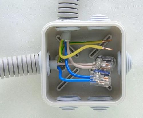Соединение проводов в распределительной коробке с помощью клеммника. Для чего нужны распределительные коробки