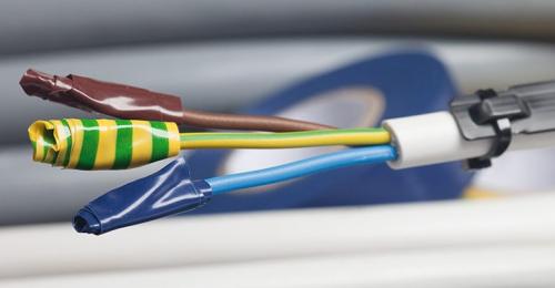 Чем изолировать провода в распределительной коробке. Как правильно заизолировать провода изолентой