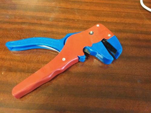 Как зачистить тонкие провода от изоляции. Быстрая зачистка проводов от изоляции: выбор инструмента и секреты профессионалов, как быстро зачистить провод своими руками (155 фото)