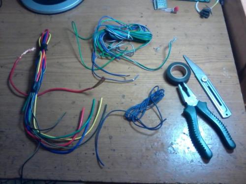 Как зачистить тонкие провода от изоляции. Быстрая зачистка проводов от изоляции: выбор инструмента и секреты профессионалов, как быстро зачистить провод своими руками (155 фото)