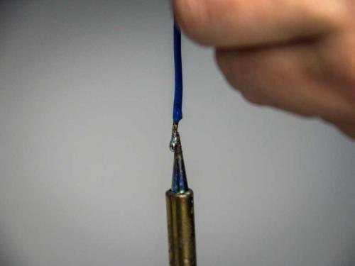 Чем спаивают провода электрики. Как правильно паять – обзор типичных идей и решений. Практические рекомендации пайки своими руками + инструкция с фото и видео