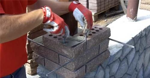 Кладка столбов в 1 кирпич. Кладка заборных столбов: технологии