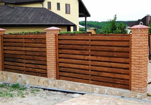 Готовые кирпичные столбы для забора. Кладка кирпичных столбов для забора – технология строительства