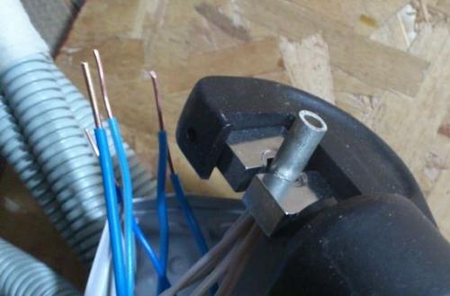 Чем соединять провода в распределительной коробке. Соединение проводов в распределительной коробке: изучаем способы 04