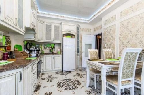 Как сделать стены на кухне. Отделка стен на кухне: ТОП-150 новинок в оформлении стен. Варианты отделки кухни с фото-обзорами интерьеров