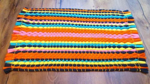 Коврики своими руками крючком оригинальные идеи для домашнего уюта. Вязаные коврики: схемы, инструкции, интересные модели