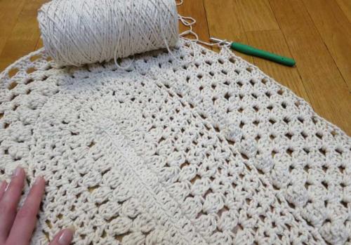 Вязаные коврики своими руками оригинальные идеи для домашнего уюта. Вязаные коврики крючком: пошаговая инструкция по созданию, схемы вязания и советы для начинающих (105 фото)