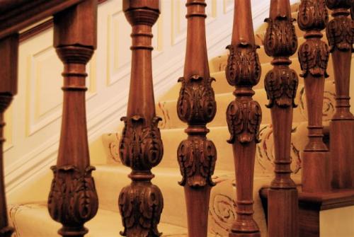 Как закрепить перила к балясинам. Устройство ограждений и балясин