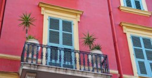 Декоративный пенопласт для фасада. Преимущества архитектурных элементов и профилей из пенополистирола