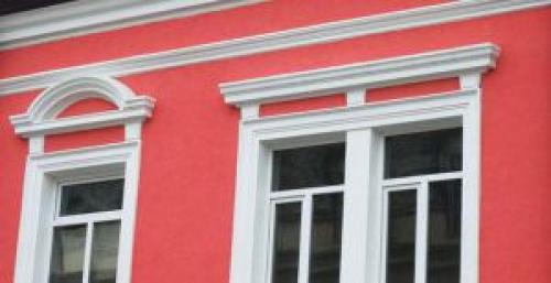 Декоративный пенопласт для фасада. Преимущества архитектурных элементов и профилей из пенополистирола