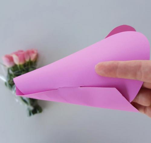 Как красиво оформить букет цветов. Как красиво и эффектно упаковать цветы (11 пошаговых мастер-классов)