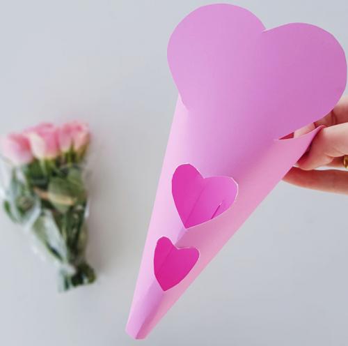 Как красиво оформить букет цветов. Как красиво и эффектно упаковать цветы (11 пошаговых мастер-классов)