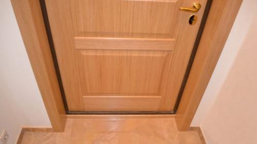 Как заделать откосы после установки входной двери. Варианты отделки откосов входной двери своими руками