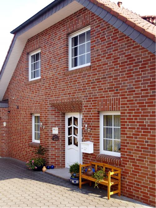 Панели для облицовки фасада дома под кирпич. Сущность и преимущества строительного материала