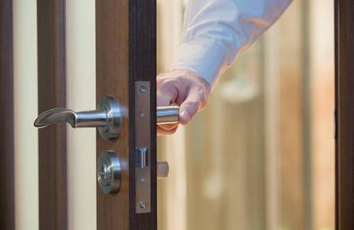 Вскрыть замок двери. Как самостоятельно вскрыть замок на входной двери 05 Вскрыть замок двери. Как самостоятельно вскрыть замок на входной двери 05