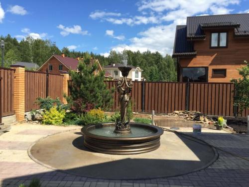 Декоративный фонтан для сада. Садовые фонтаны: идеи для ландшафтного дизайна и стильного оформления участка (95 фото)