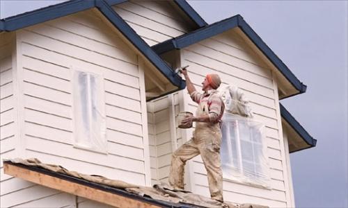 Покрасить деревянный дом снаружи своими руками. Полезные советы для покраски деревянного дома