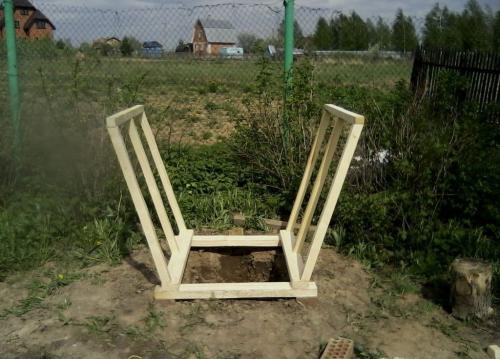 Построить туалет на даче своими руками простой. Из чего строить туалет на даче?