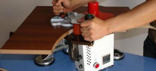 Кромка ПВХ для дсп. Обработка торцов ДСП. Кромка ПВХ. Какую выбрать? Чтобы придать торцам более эстетичный вид, а также защитить изделие от различных повреждений (удары, влага и т.д.) на торцы приклеивается пластиковая кромка. 06 Кромка ПВХ для дсп. Обработка торцов ДСП. Кромка ПВХ. Какую выбрать? Чтобы придать торцам более эстетичный вид, а также защитить изделие от различных повреждений (удары, влага и т.д.) на торцы приклеивается пластиковая кромка. 06