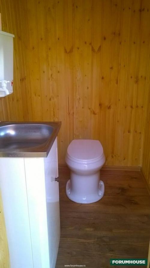 Туалет для дачи деревянный. Дачный туалет класса «люкс»