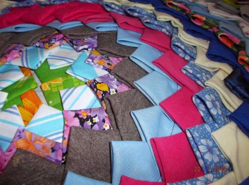 Половички своими руками из старой одежды разные техники. Коврик из старых вещей своими руками - подборка интересных пошаговых мастер-классов с фото примерами 09 Половички своими руками из старой одежды разные техники. Коврик из старых вещей своими руками - подборка интересных пошаговых мастер-классов с фото примерами 09