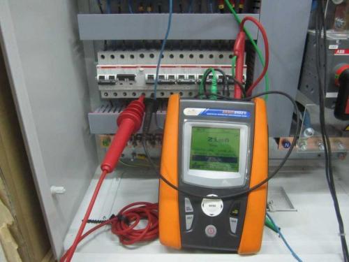 Как правильно соединить автоматы В щитке между собой. Перемычки