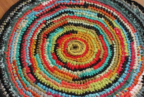 Половички своими руками из старой одежды разные техники. Коврик из старых вещей своими руками - подборка интересных пошаговых мастер-классов с фото примерами 06 Половички своими руками из старой одежды разные техники. Коврик из старых вещей своими руками - подборка интересных пошаговых мастер-классов с фото примерами 06