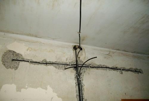 Как найти электропроводку в стене с помощью смартфона. 5 способов найти скрытую проводку в стене