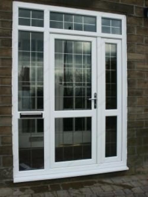 Дверь пластиковая со стеклом входная. Пластиковые входные двери со стеклом