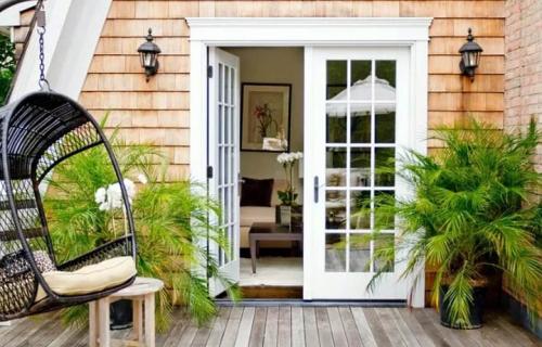 Дверь на веранду для частного дома. Двери на террасу и балкон. В чем их отличия от обычных?