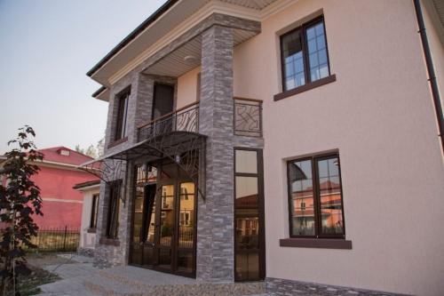 Пластиковые входные двери в частный дом. Достоинства и недостатки