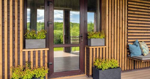 Дверь на веранду для частного дома. Двери на террасу и балкон. В чем их отличия от обычных?