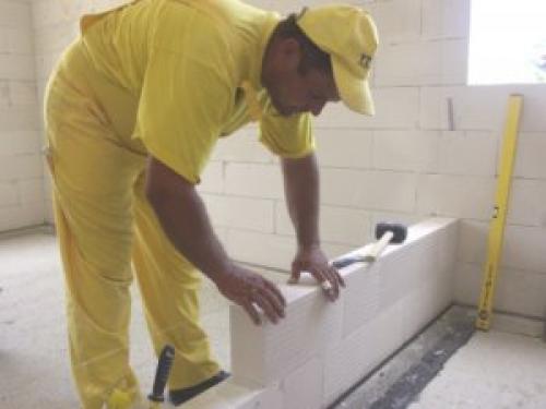 Межкомнатные стены из чего лучше. Перегородка из газобетонных блоков