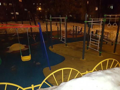 Какие факторы влияют на долговечность покрытия из резиновой крошки на детской площадке. Как долго прослужит бесшовное резиновое покрытие?