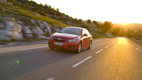 Клей герметик для фар. Каким герметиком клеить фары — бутиловый, ленточный и силиконовый