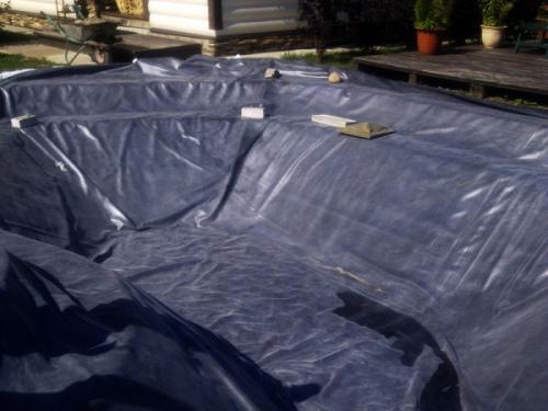 Как сделать пруд на даче из готовой формы. Из каких материалов делают пруд