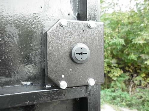 Установка врезного замка на калитку из профнастила. Замок для калитки уличный с ручкой: виды и варианты на фото, какой выбрать и поставить