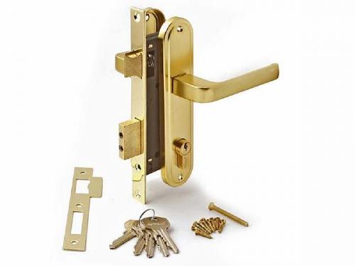 Установка врезного замка на калитку из профнастила. Замок для калитки уличный с ручкой: виды и варианты на фото, какой выбрать и поставить