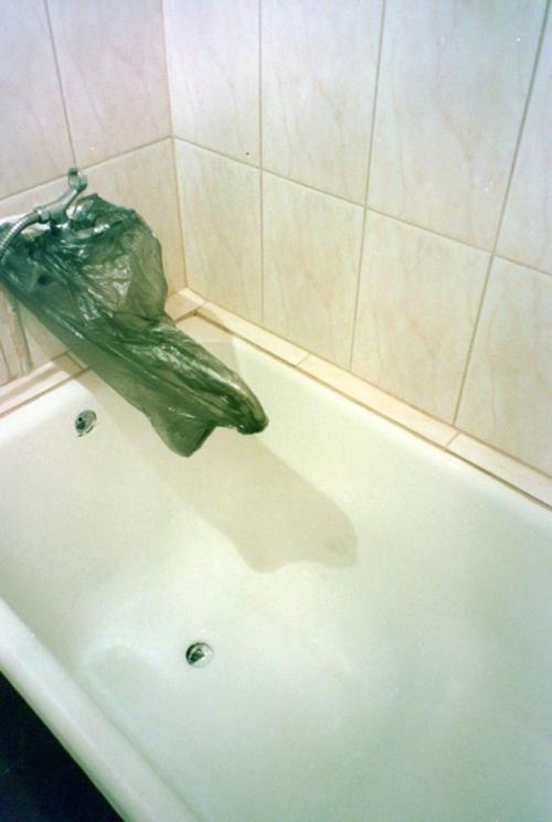 Как восстановить покрытие чугунной ванны своими руками в домашних условиях. Реставрация ванны своими руками: подготовка и пошаговая инструкция