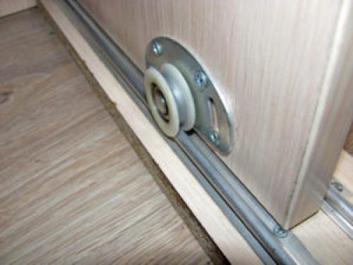 Двери на роликах своими руками. Как сделать дверь на роликах своими руками и установить ее