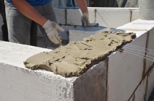 Какой материал для постройки дома самый лучший и выгодный по цене. Каркасники и газобетон