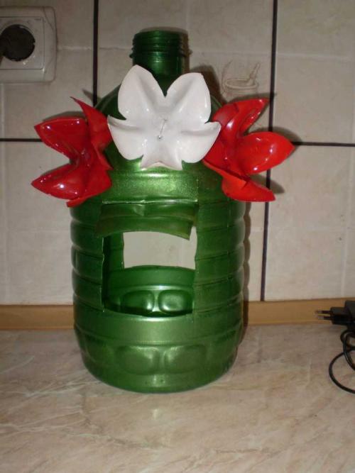 Дачные фигурки своими руками из пластиковых бутылок. Поделки из пластиковых бутылок: 135 фото вариантов использования пластика в украшении сада