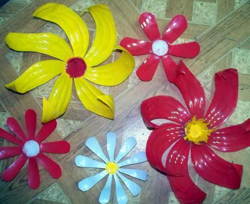 Дачные фигурки своими руками из пластиковых бутылок. Поделки из пластиковых бутылок: 135 фото вариантов использования пластика в украшении сада