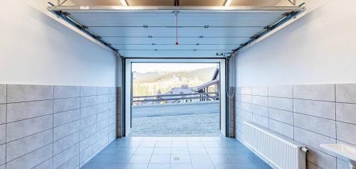 Монтаж секционных ворот Алютех: все, что нужно знать о процессе установки 04 Монтаж секционных ворот Алютех: все, что нужно знать о процессе установки 04