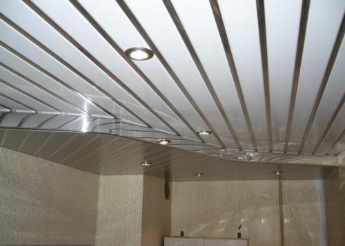 Подвесной потолок из пвх панелей. Виды пластиковых панелей для потолков