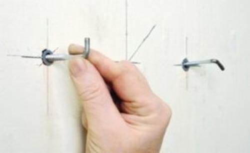 Как прикрепить зеркало к стене без рамки на обои. Как сделать отверстия под крепежи 01