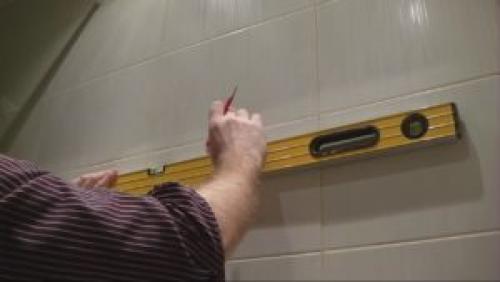 Как прикрепить зеркало к стене без рамки на обои. Как сделать отверстия под крепежи 02